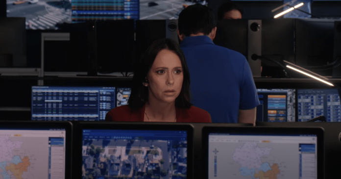 Jennifer Love Hewitt es secuestrada por un asesino en serie en el trailer de 9-1-1 a mitad de temporada 8
